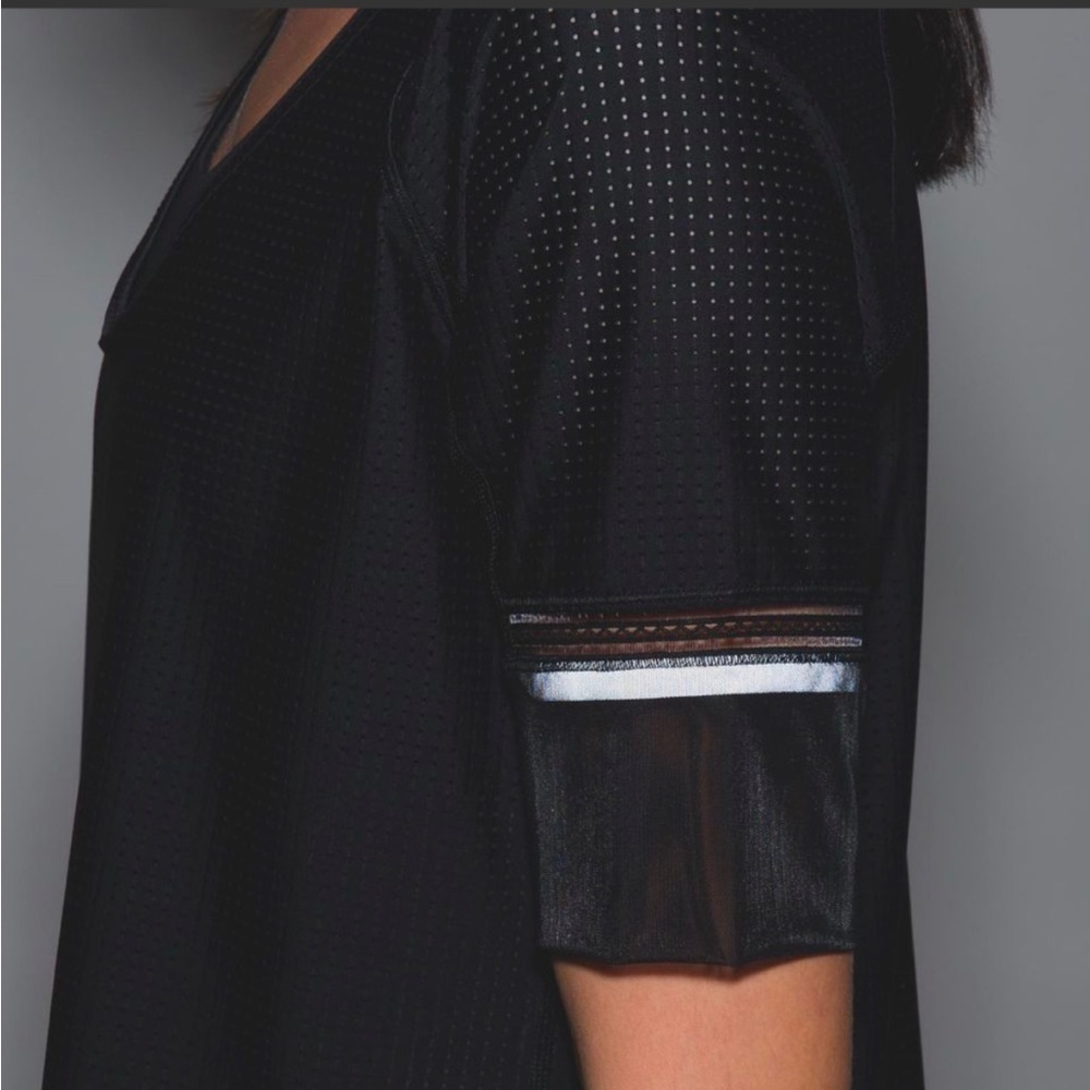 Lululemon • Var-City 1/2 Sleeve Black Mesh Jersey Top - Picture 4 of 10